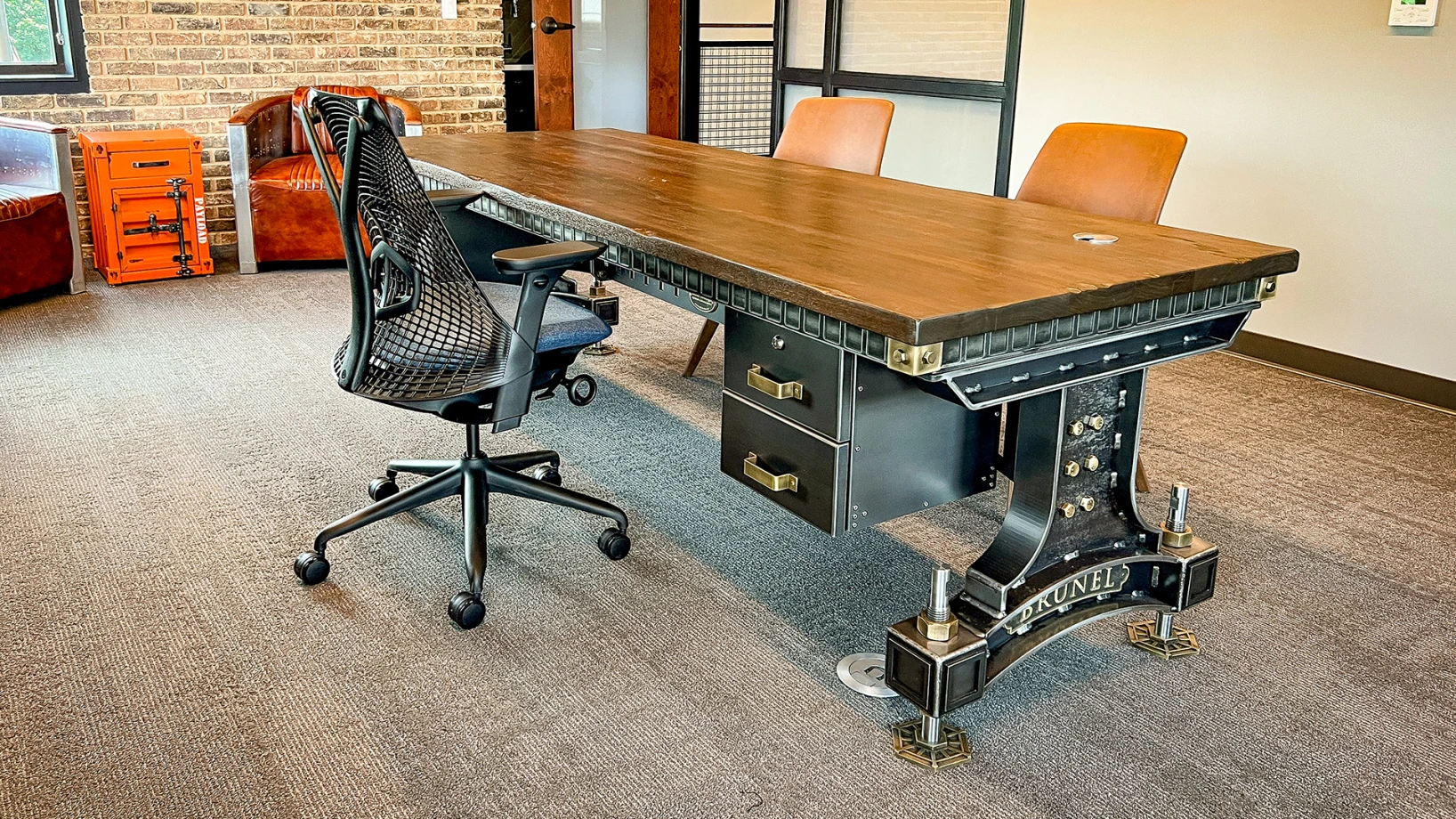 Boss-Approved Office Desks: Style Meets Function